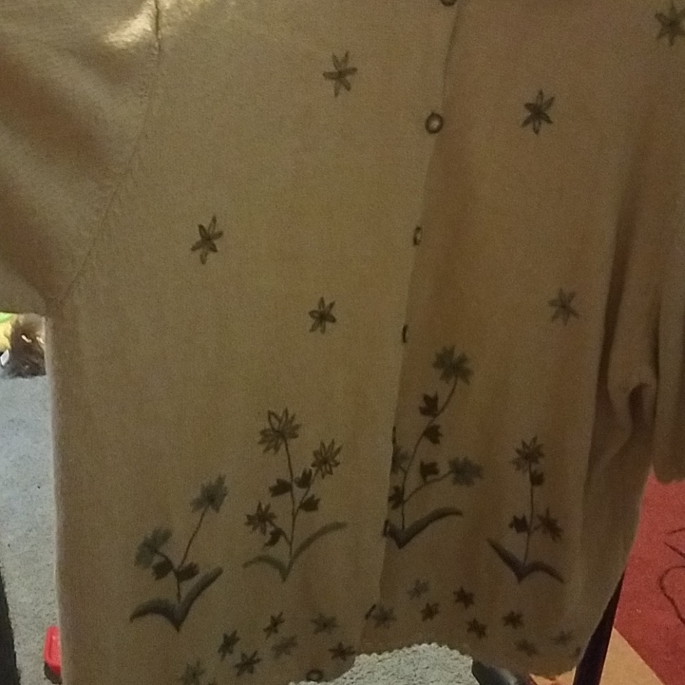 Koret short sleved botton front sweater.